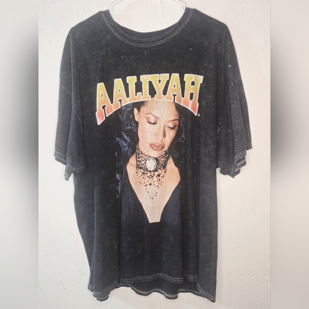Aaliyah Graphic Black T-Shirt